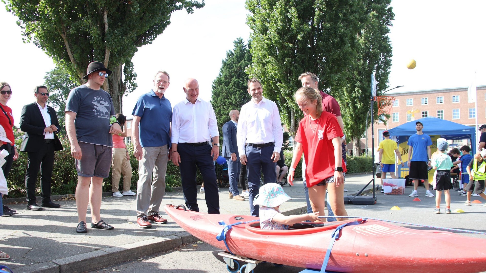 Berlins Regierender Bürgermeister und LSB-Präsident Thomas Härtel beim Familiensportfest